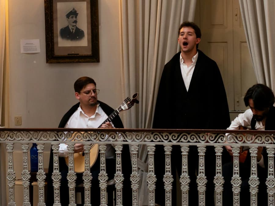 Palacio dos Viscondes de Pereira Machado: Coimbra Style Fado Live Show + Drink
