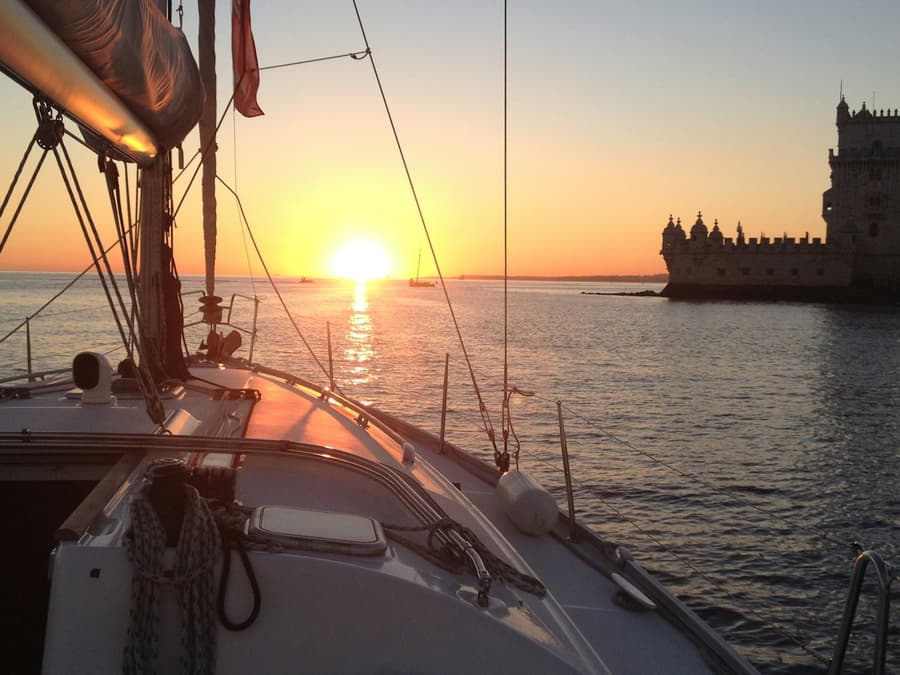 Lisbon: 2-Hour Sunset Sailing Tour from Belém