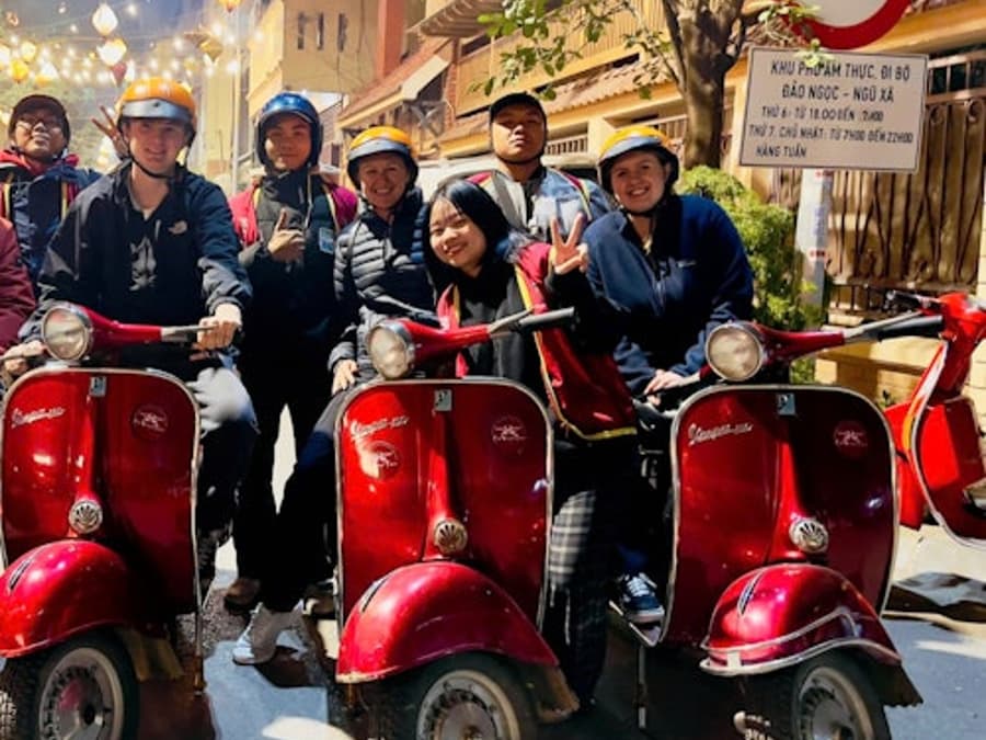 Hanoi: Guided Vespa Food Tour in the Old Quarter + Transfers