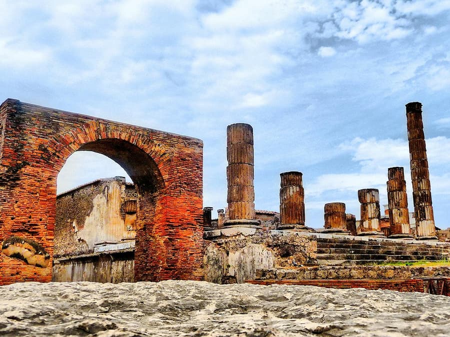 From Naples: Pompeii Guided Tour with Transfers
