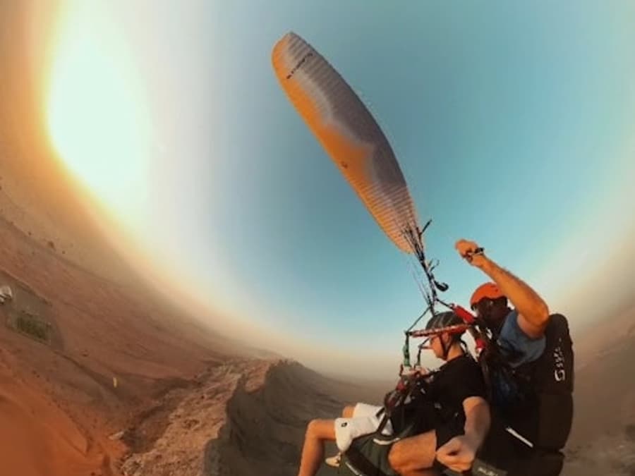 Sharjah: Guided Tandem Paragliding Experience