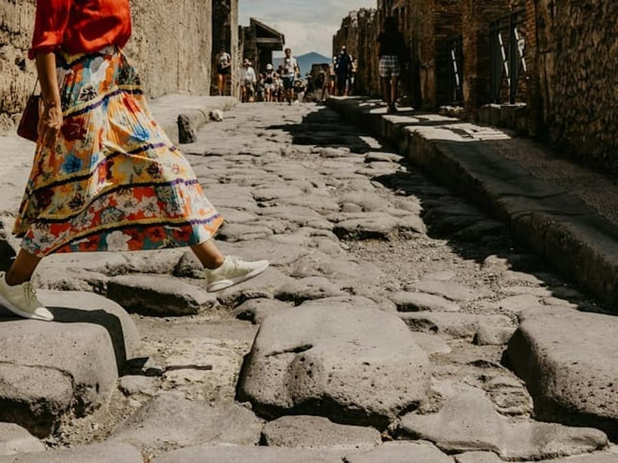Pompeii: Small Group Guided Tour + Roundtrip Train