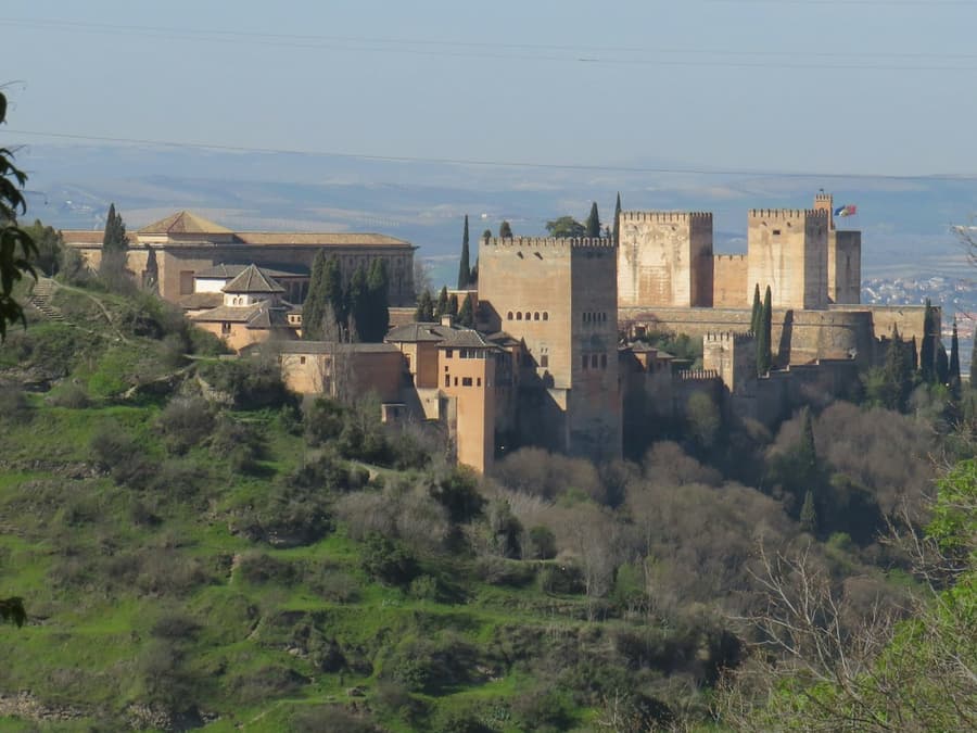 Alhambra & Nasrid Palaces: Skip The Line Ticket + Transport from Seville