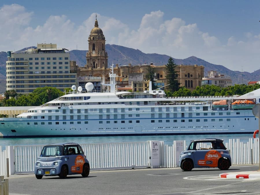 Málaga: Guided Electric Car Tour + Audio Guide