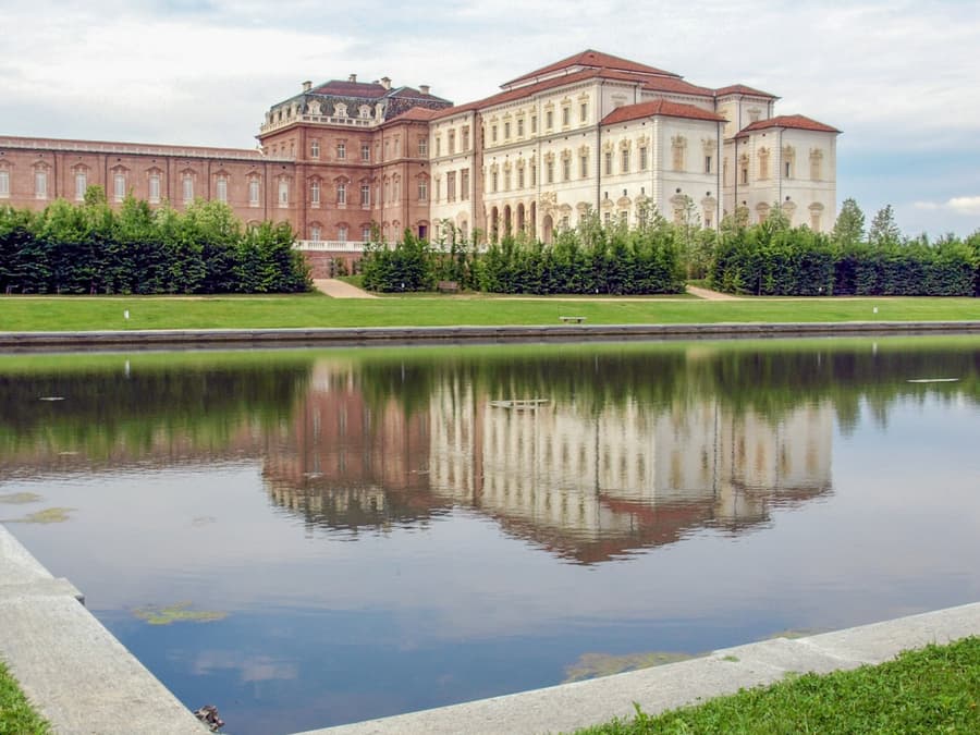 Turin: Royal Palace of Venaria Reale: Skip the Line + Hop-on Hop-off Bus Tour
