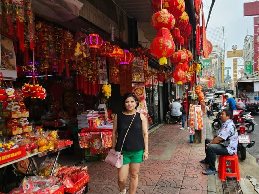 Bangkok: Chinatown Guided Tour + Wat Chakrawat Visit