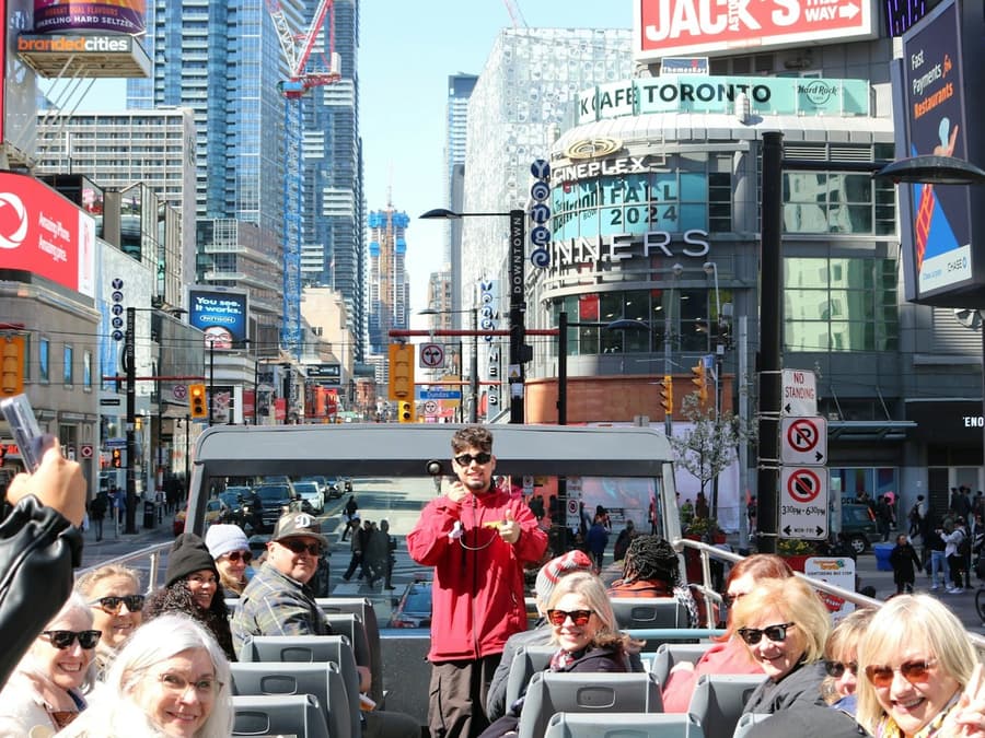 Toronto: Hop-on Hop-off Bus Tour with Harbour Cruise