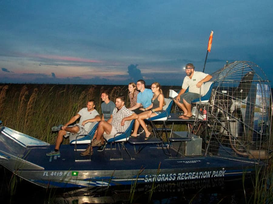 Fort Lauderdale: Gator Nights 60-Min Everglades Airboat Adventure