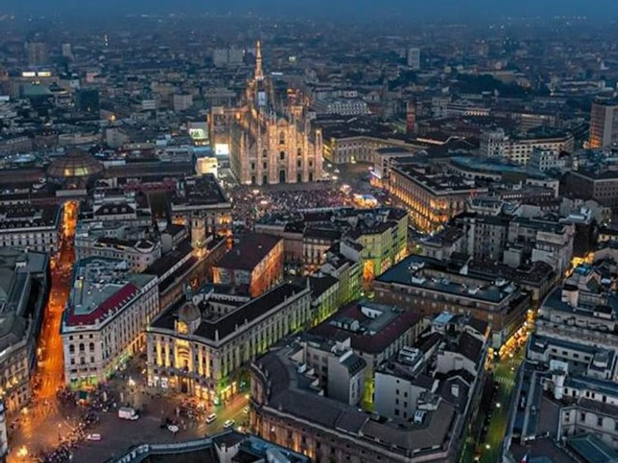 Milan: Small-Group Night Walking Tour