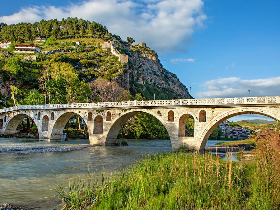 From Tirana: Berat UNESCO Heritage & Belshi Lake Day Trip