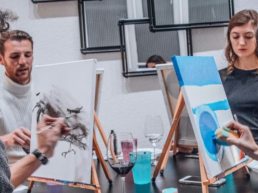 Rome: Paint and Sip Experience with Italian Wine & Pizza