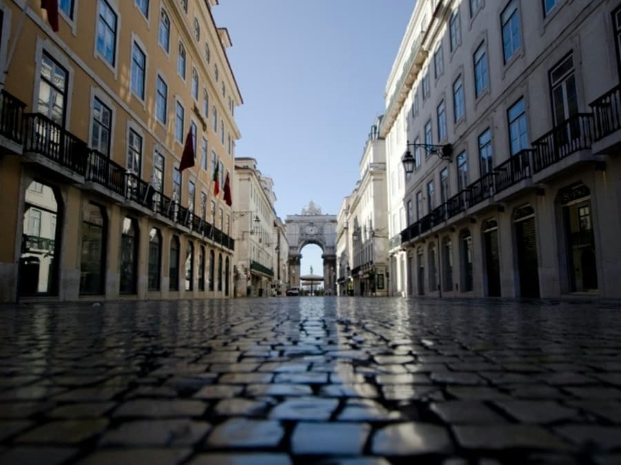 Lisbon: Guided Walking Tour + Tram Ride