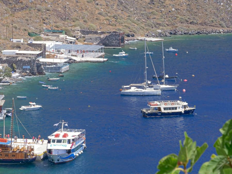 Santorini: Volcanic Islands Cruise with Hot Springs Visit