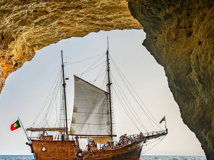 Benagil: Pirate Ship Afternoon Caves Cruise
