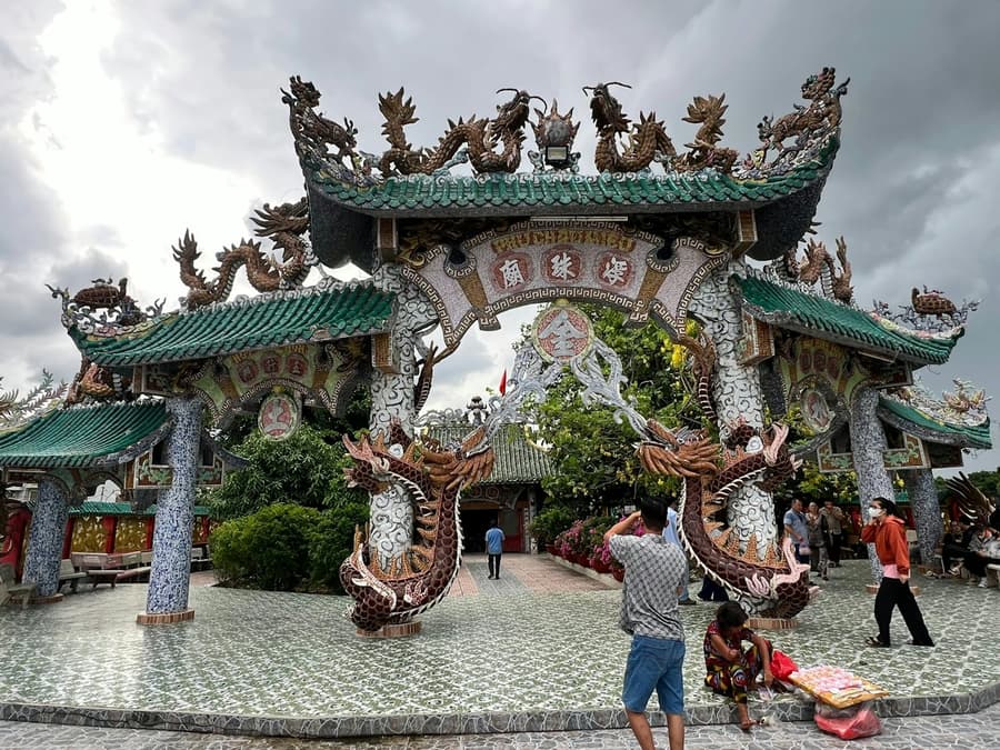 Phu Chau Floating Temple & Binh Quoi Tourist Village: Guided Speedboat Tour