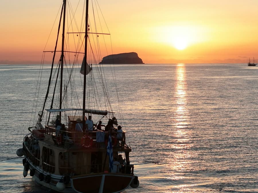 Santorini: Sunset Cruise