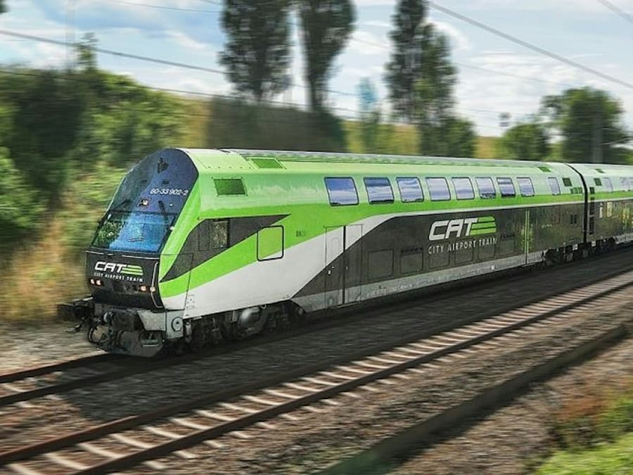 Vienna: Roundtrip Airport Transfer & Hop-on Hop-off Bus