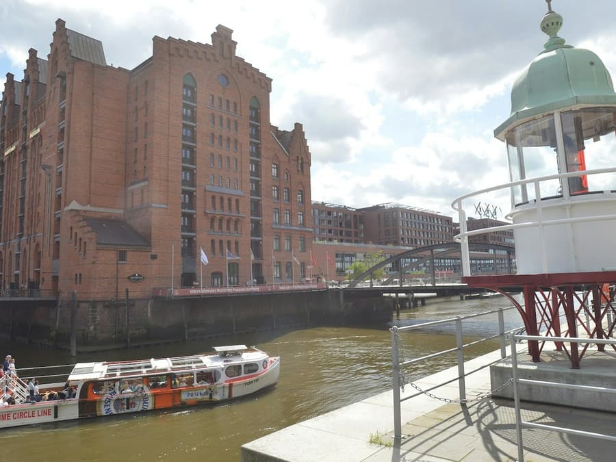 Hop-on Hop-off Harbor Tour Hamburg + International Maritime Museum