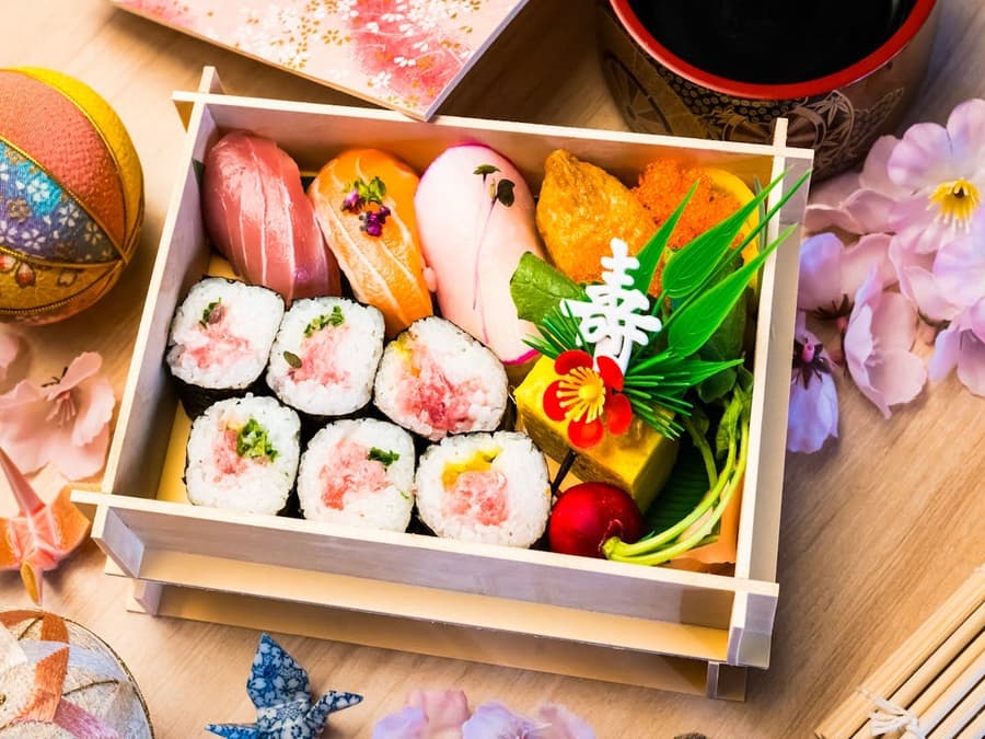Мастер-класс по приготовлению суши бенто и экскурсия по рынку Цукидзи с дегустацией тунца