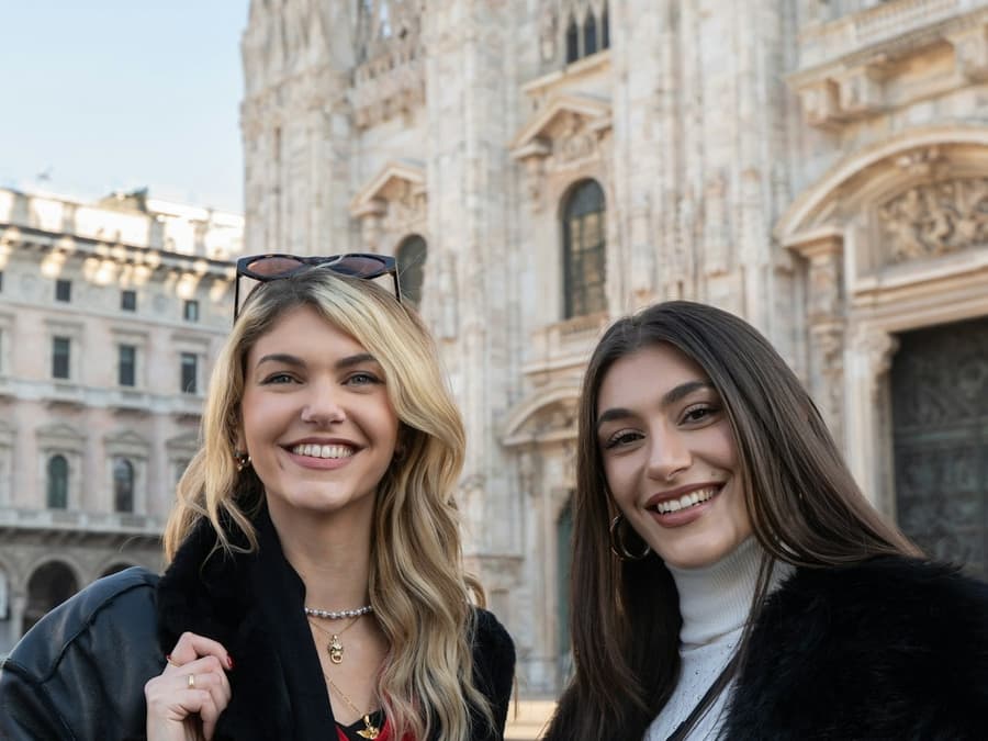 Milan: Small Group Walking Tour + Duomo Entry