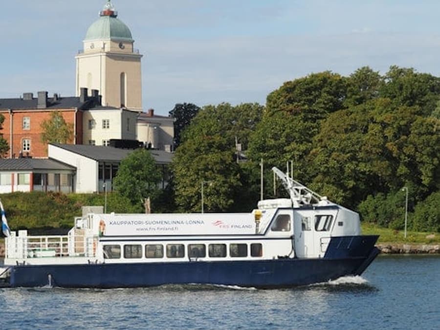 Helsinki: Hop-on Hop-off Ferry Ride to Suomenlinna & Lonna