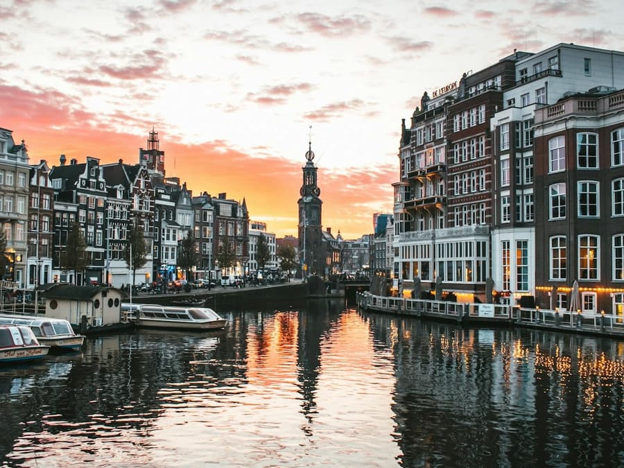 Amsterdam: Day Trip from Brussels with Cheese, Clogs & Windmills