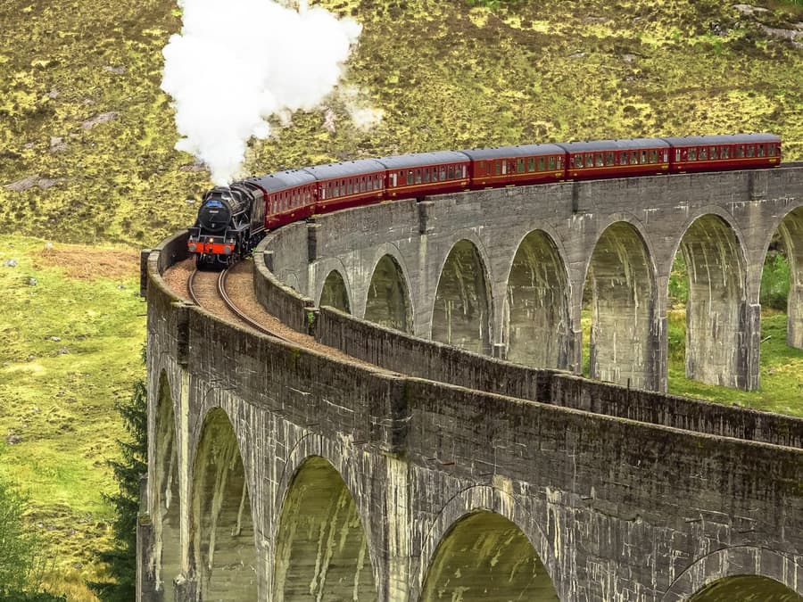Scottish Highlands: Harry Potter Train + Tour from Edinburgh