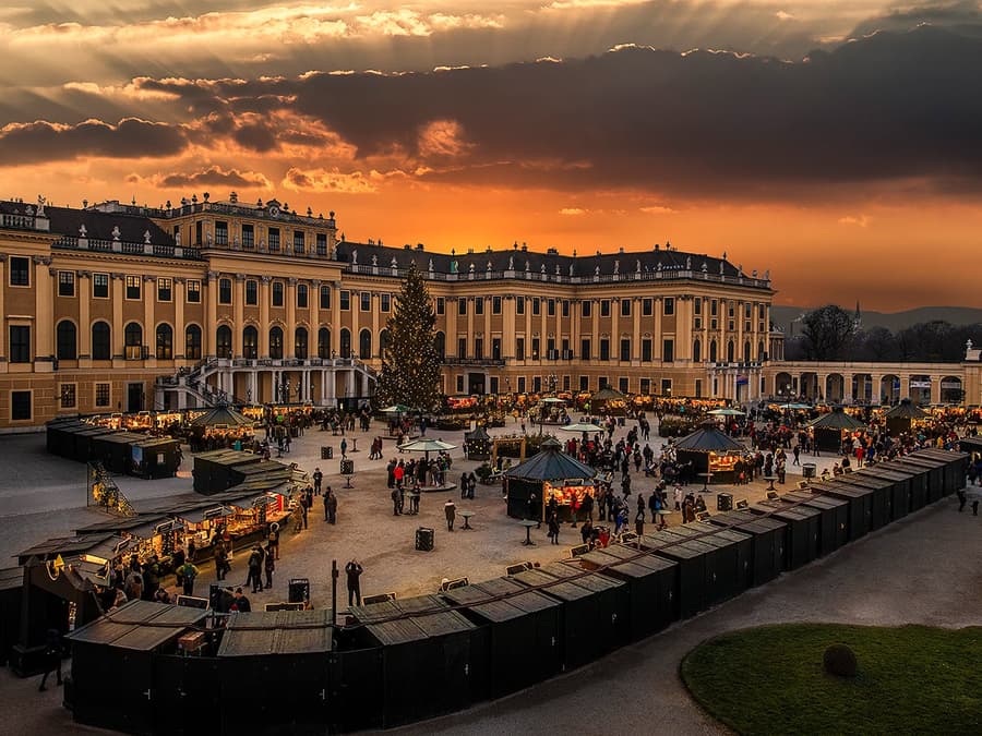 Schönbrunn Palace: Mozart & Strauss Concert & Christmas Market