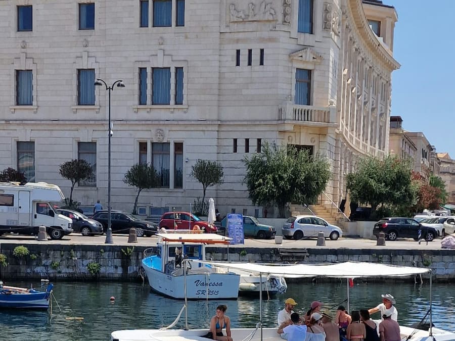 Ortigia: Guided Boat Tour + Snorkeling + Swim + Drinks