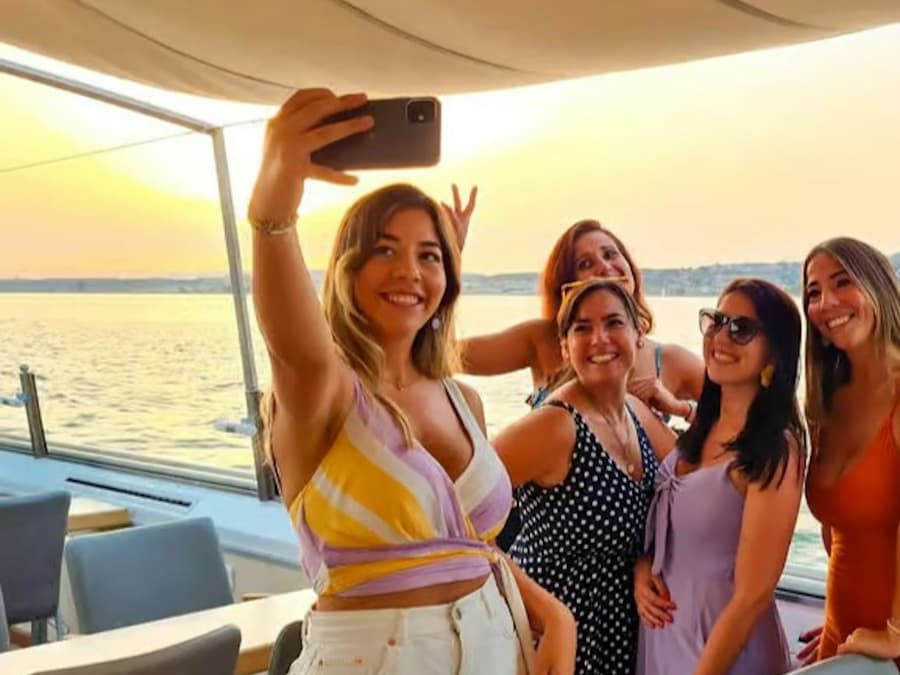 Lisbon: Tagus River Sunset Cruise + Drink