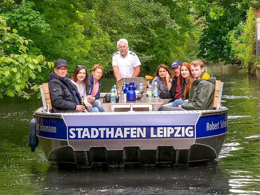 2-hour Motorboat Tour in Riverside Forest