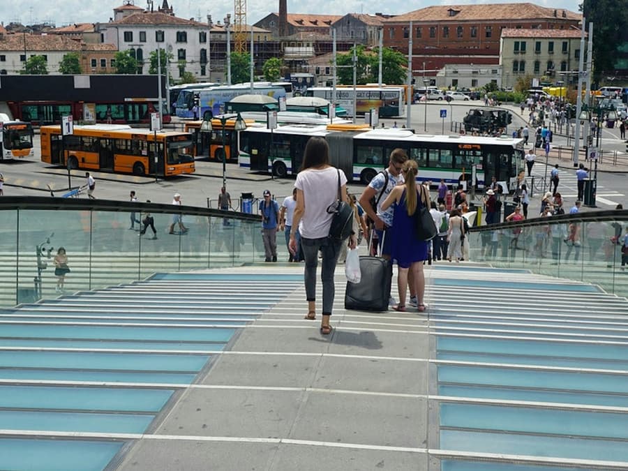 Venice: Shuttle Bus Transfer from Treviso Canova Airport to Venice