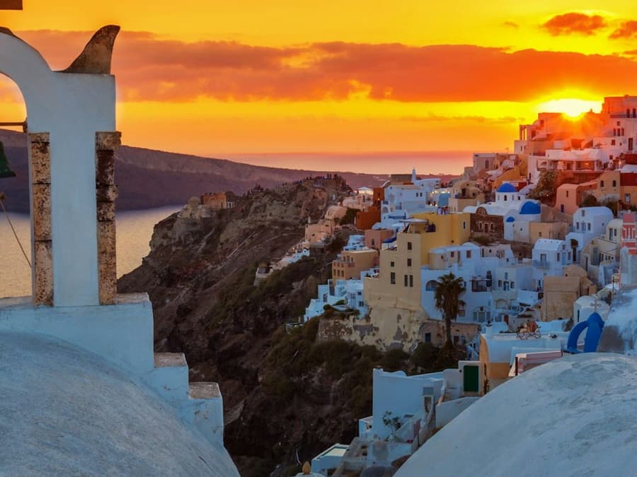 Day Tour to Akrotiri from Santorini with Sunset in Oia