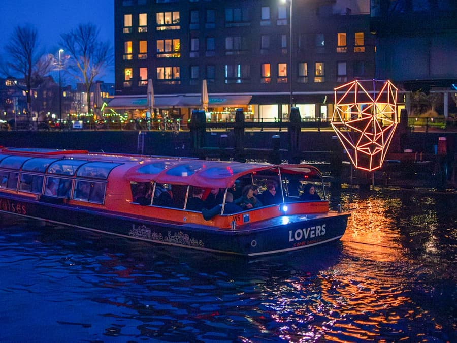 Amsterdam: 2-Hour Dinner Cruise with 4-Course Menu and Drinks