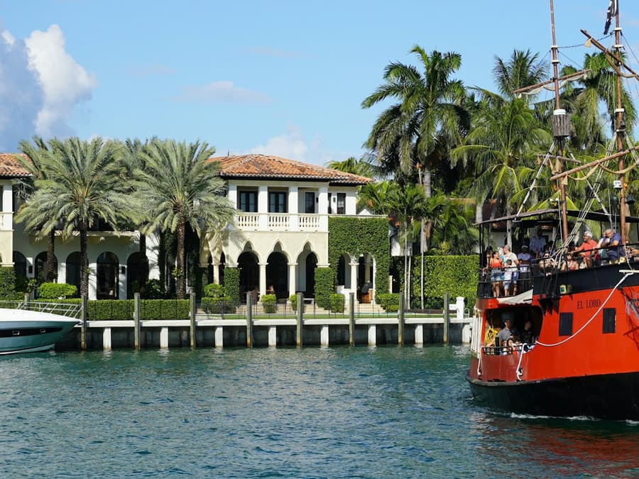Miami: Pirate Boat Sightseeing Cruise