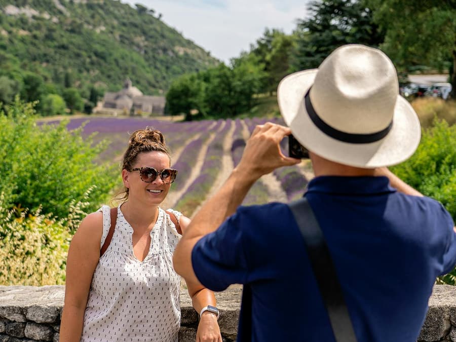 From Avignon: Luberon Lavender Morning or Afternoon Tour