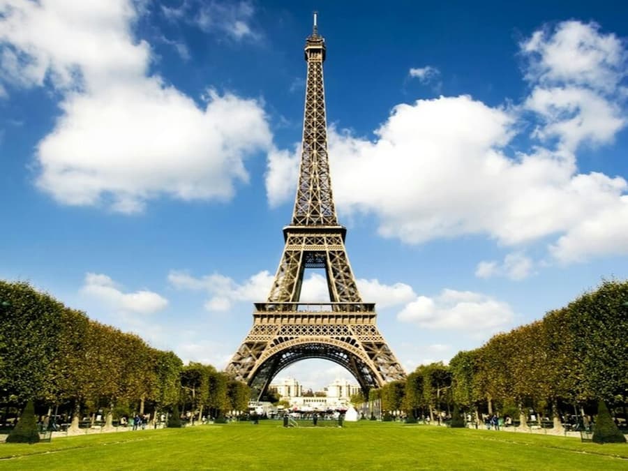 Paris: Guided Tour from London + Eiffel Tower Lunch + Seine River Cruise