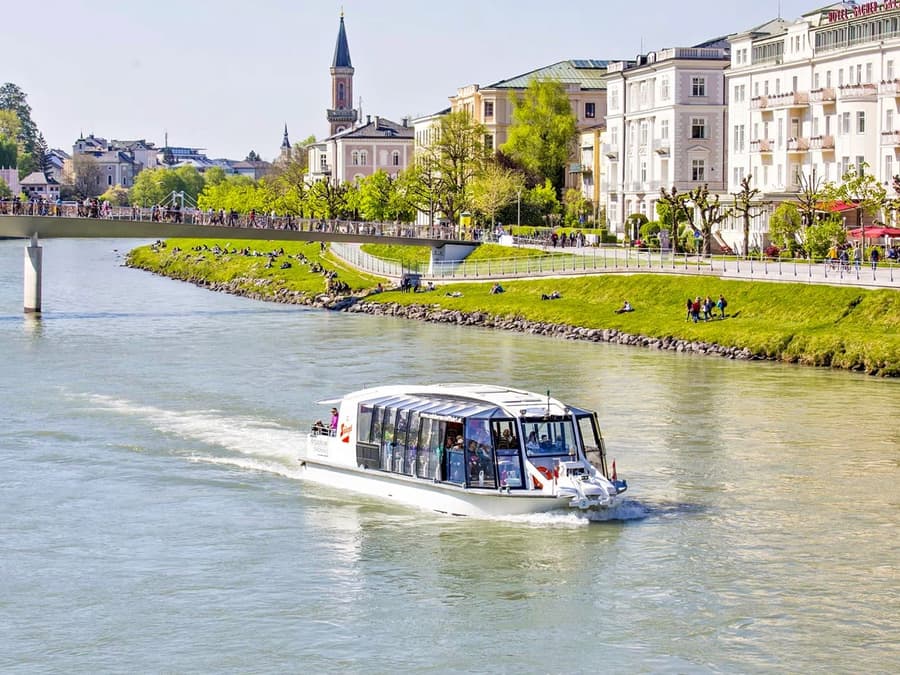 Kapal Pesiar Sungai Salzburg & Istana Hellbrunn & air mancur dengan trik air yang terkenal di dunia