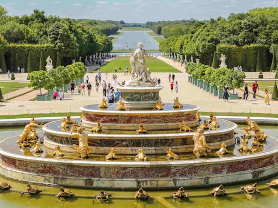 Palace of Versailles: Guided Tour + Transport