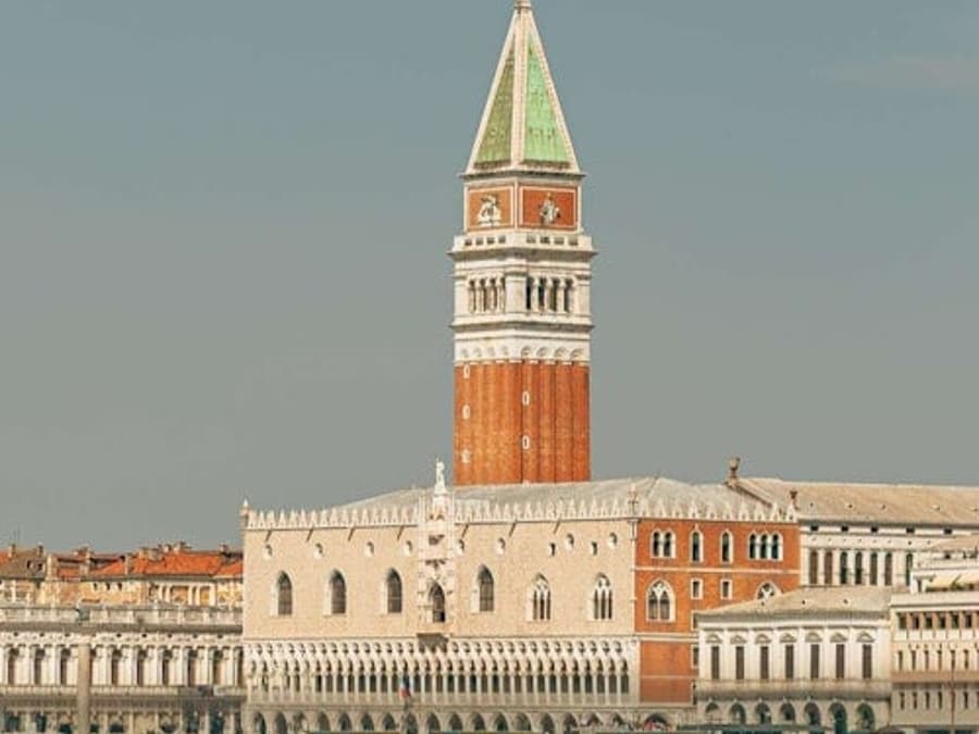 Venice: Boat Tour + Glass of Prosecco