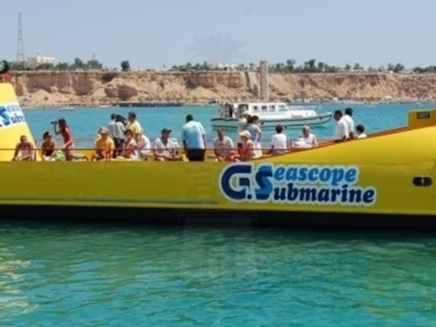 Hurghada: Passeio de Submarino com Transferência de Ida e Volta