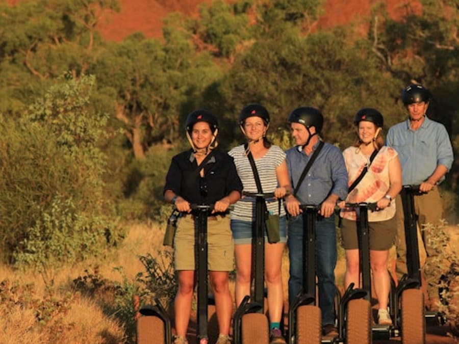 Experiencia del Amanecer en Uluru y Tour en Segway