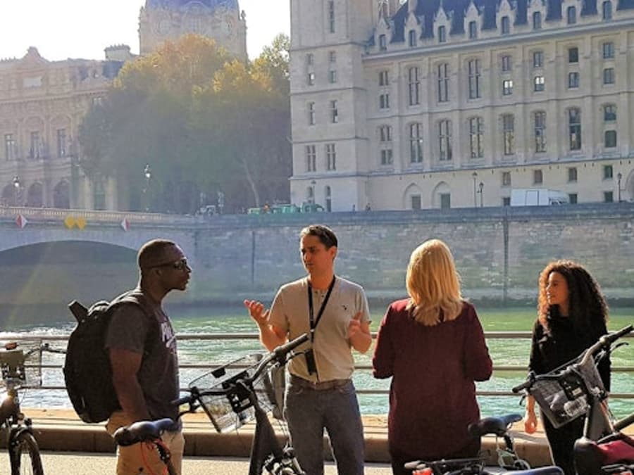 París: Recorrido en Bicicleta por Encantadores Rincones y Espacios