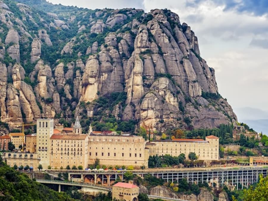 Targeta Montserrat: Tren des de Barcelona + Cremallera + Moreneta + Cor