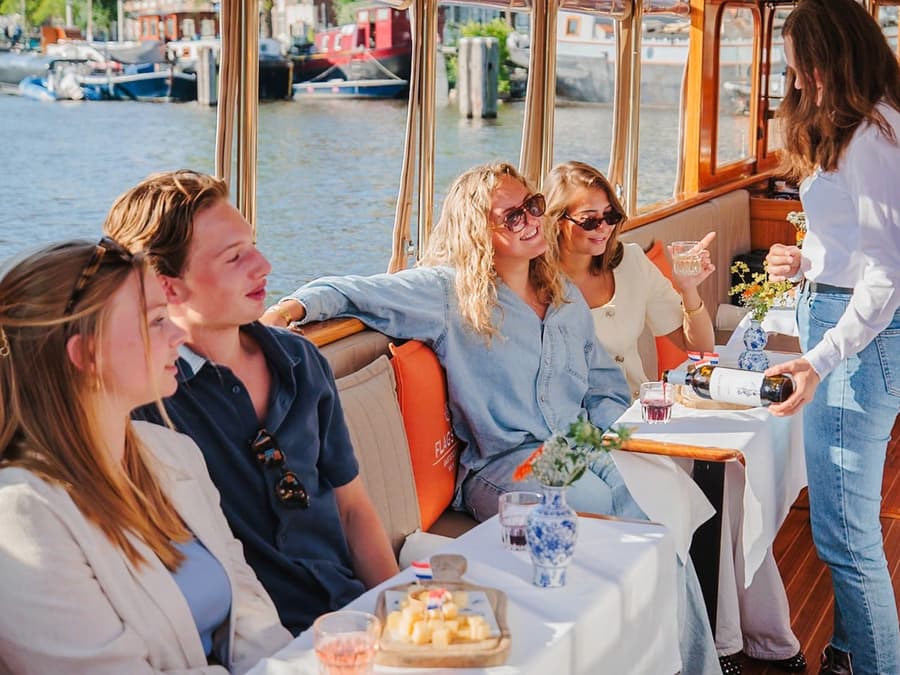 Amsterdam: 1-Hour Luxury Heated Saloon Boat Cruise with Unlimited Drinks & Cheese