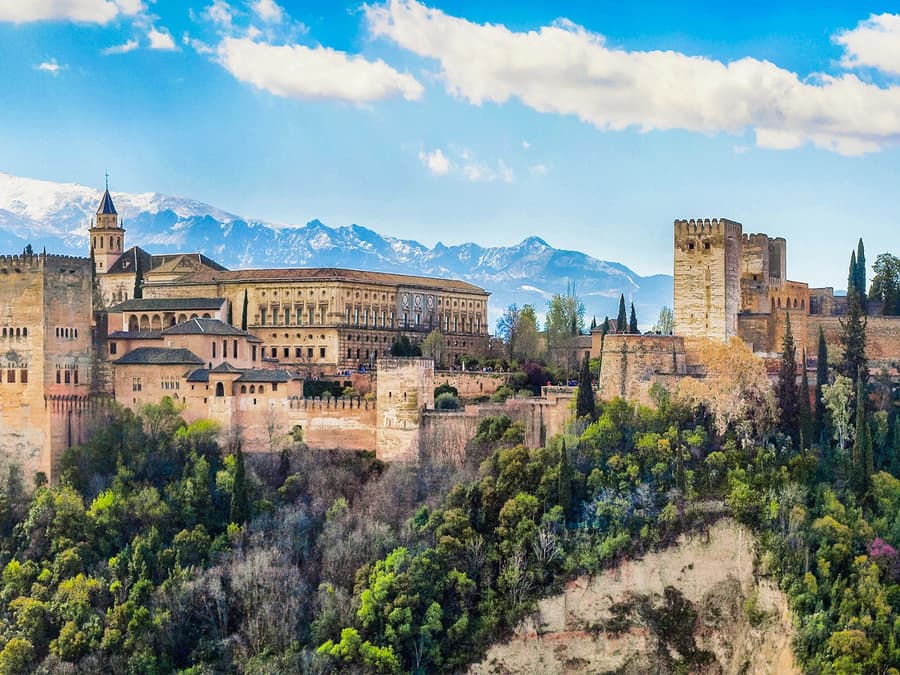 Gabay na Paglilibot sa Alhambra na Walang Pila (Hindi Kasama ang Nasrid Palaces)