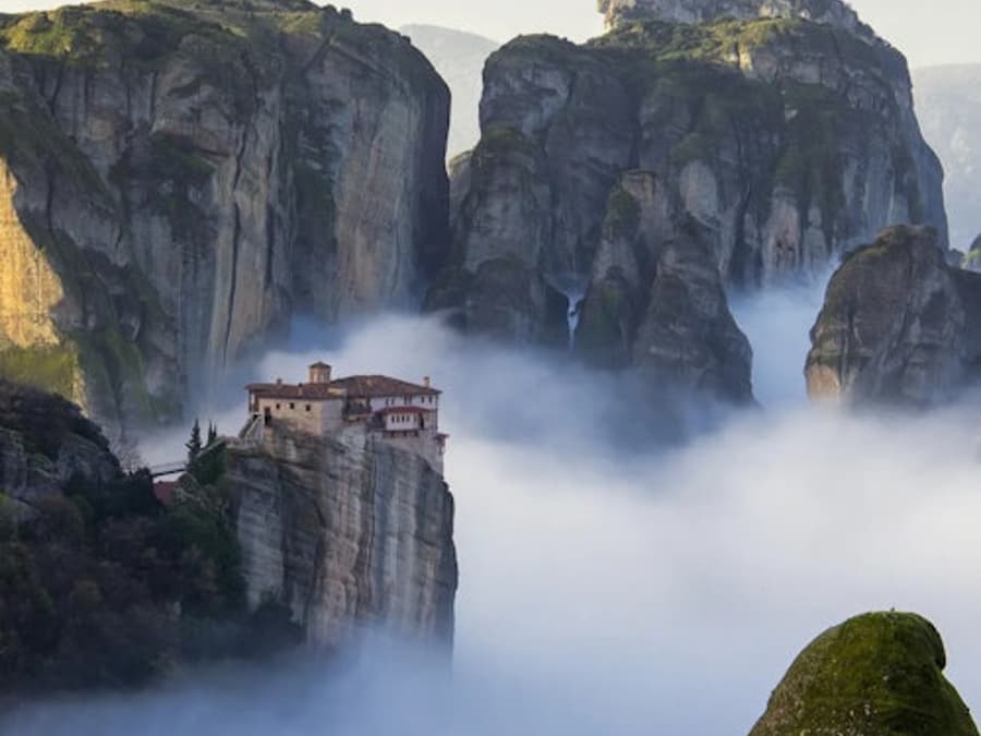 Meteora: Half-Day Guided Sightseeing Tour