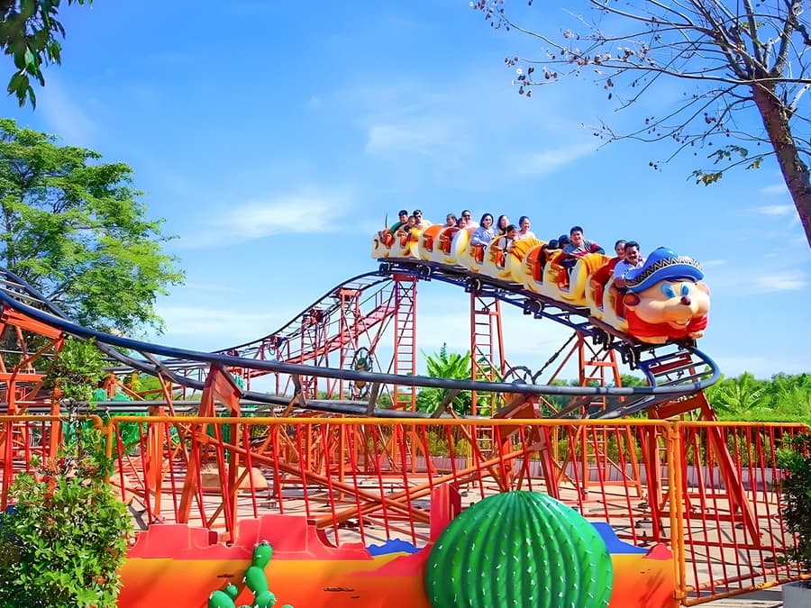 Dream World Super Visa with Unlimted Rides, Snow Town Visit, Buffet Lunch & Hotel Transfers