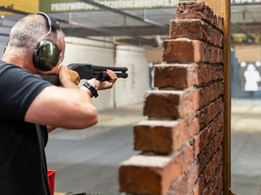 Krakow: Extreme Shooting Range with Hotel Transfer