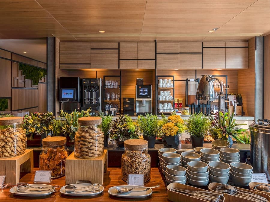 Plaza Premium Lounge Access at Hong Kong International Airport: Standard Lounge